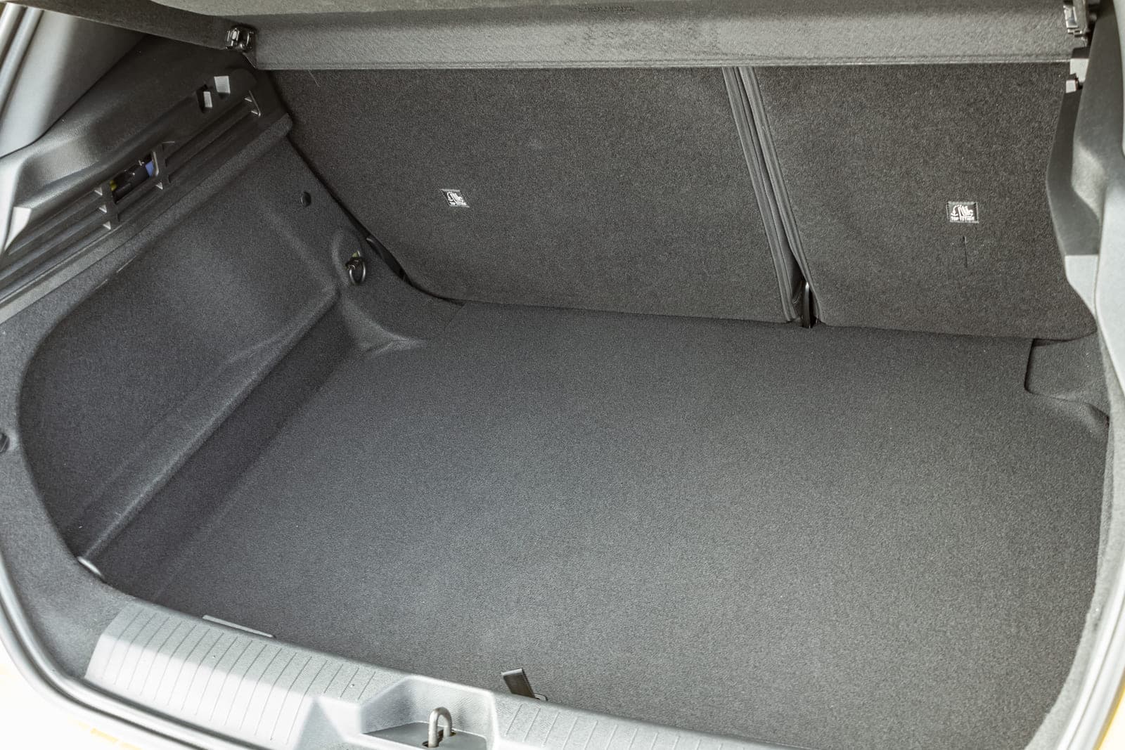 https://topmobility-stage-cms.s3.eu-central-1.amazonaws.com/opel_astra_trunk_fd86744773.jpg
