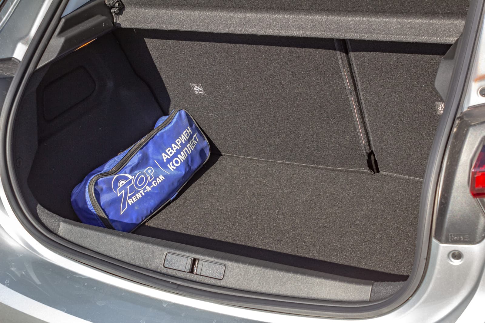 https://topmobility-stage-cms.s3.eu-central-1.amazonaws.com/opel_corsa_automatic_trunk_28d178e158.jpg