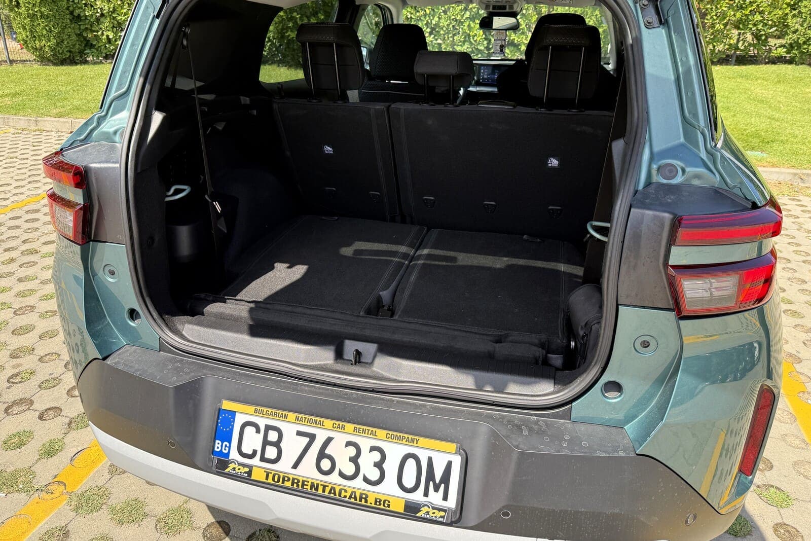 https://topmobility-stage-cms.s3.eu-central-1.amazonaws.com/opel_frontera_back_trunk_ed0e14273b.jpg