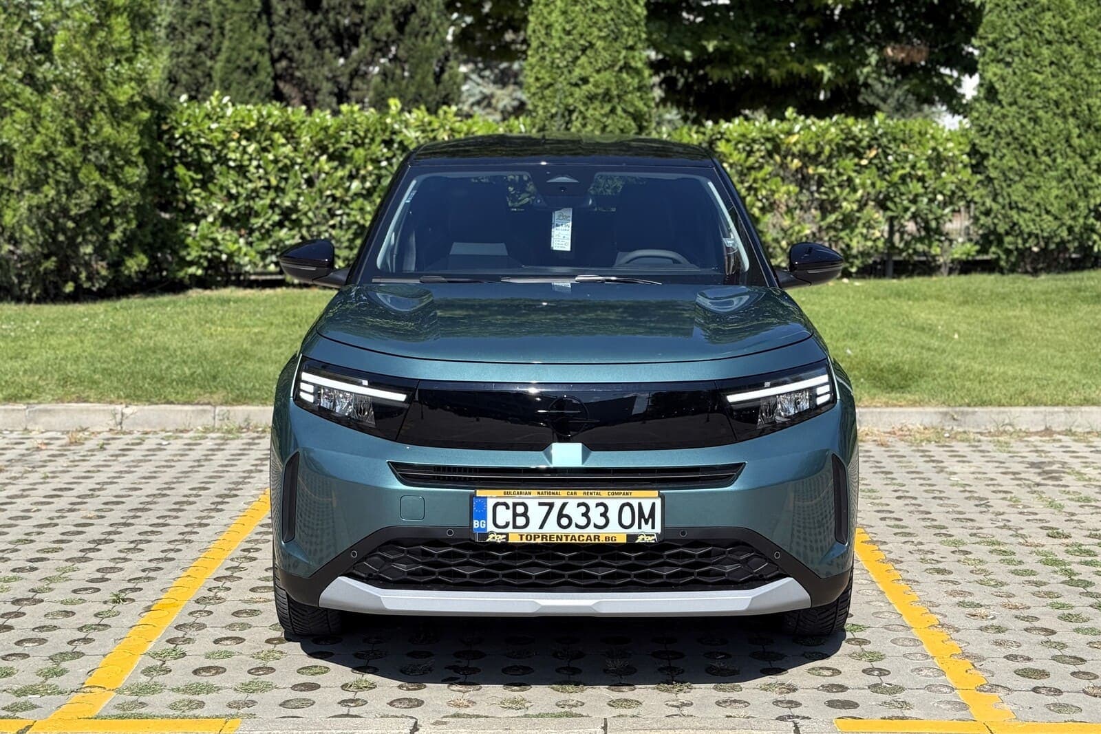 https://topmobility-stage-cms.s3.eu-central-1.amazonaws.com/opel_frontera_front_view_69135bf651.jpg