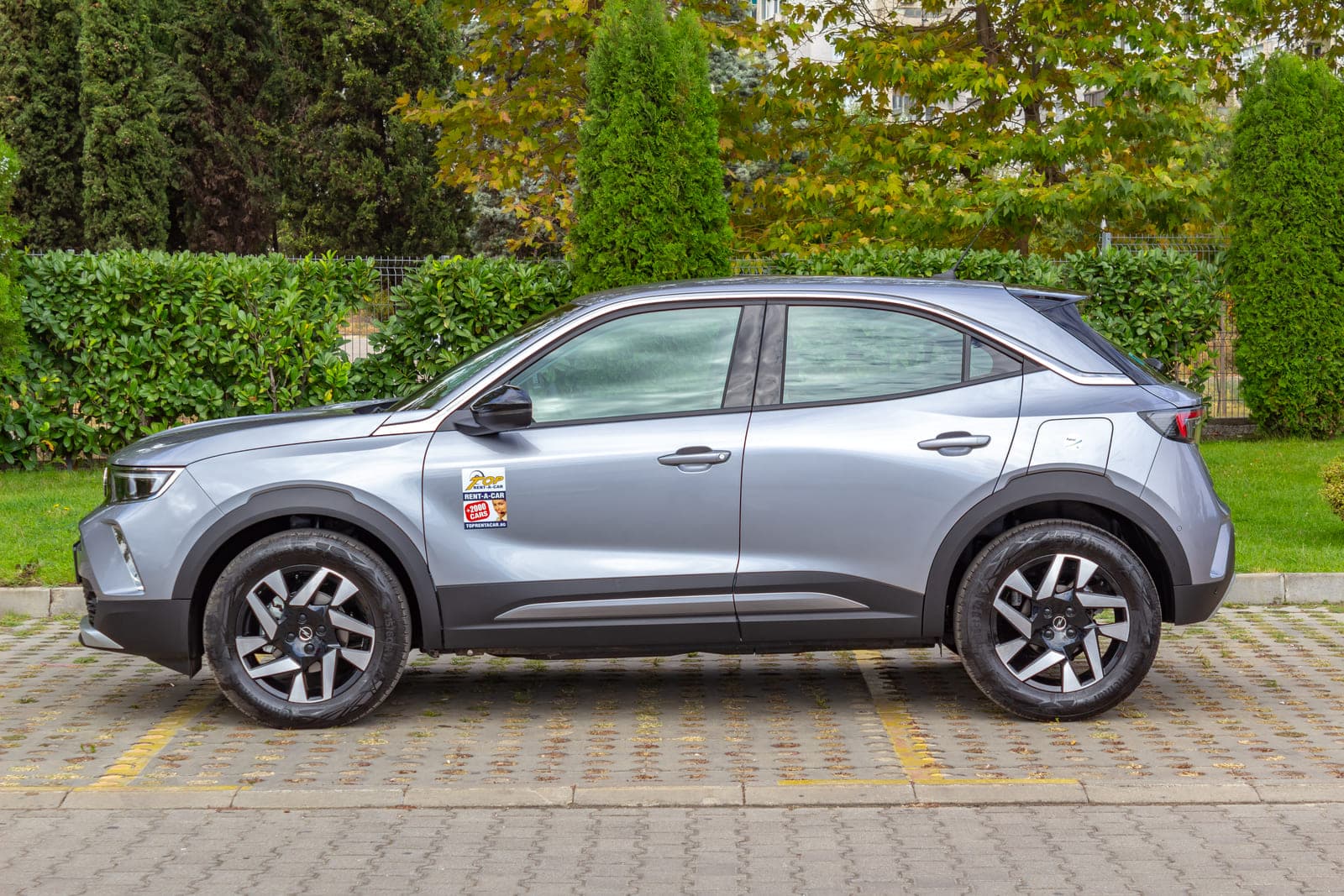 https://topmobility-stage-cms.s3.eu-central-1.amazonaws.com/opel_mokka_aut_side_view_3d96bf230a.jpg