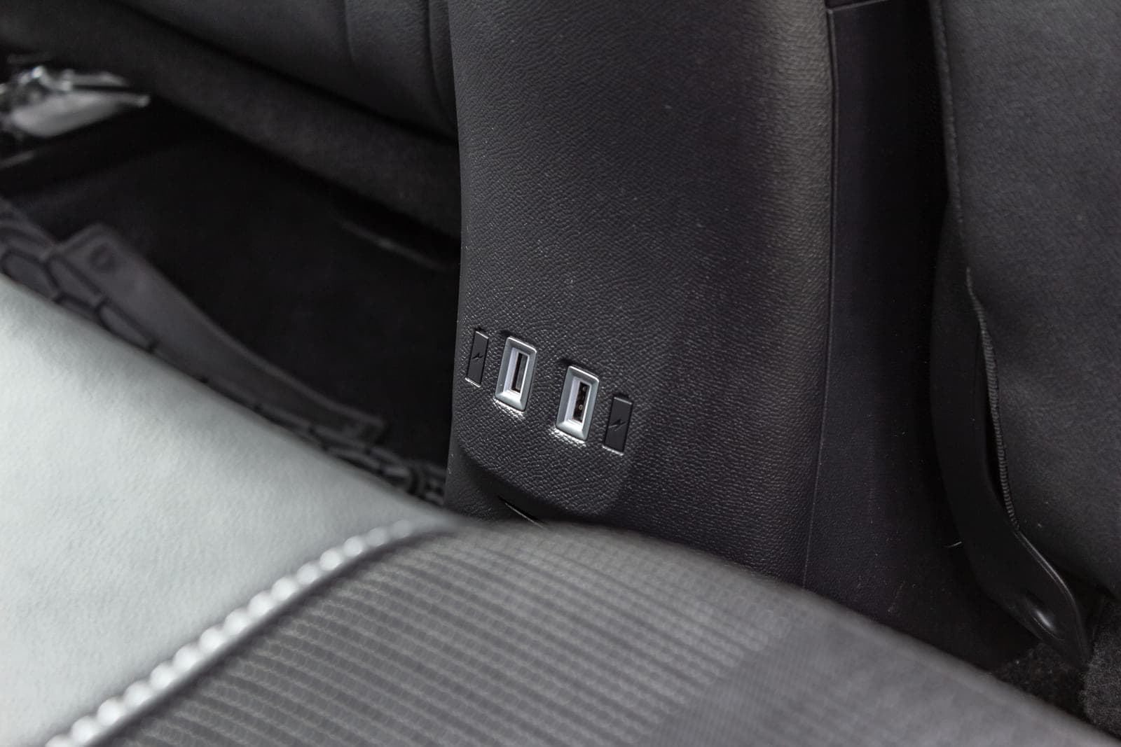 https://topmobility-stage-cms.s3.eu-central-1.amazonaws.com/opel_mokka_automatic_charging_slots_a4089f1f37.jpg