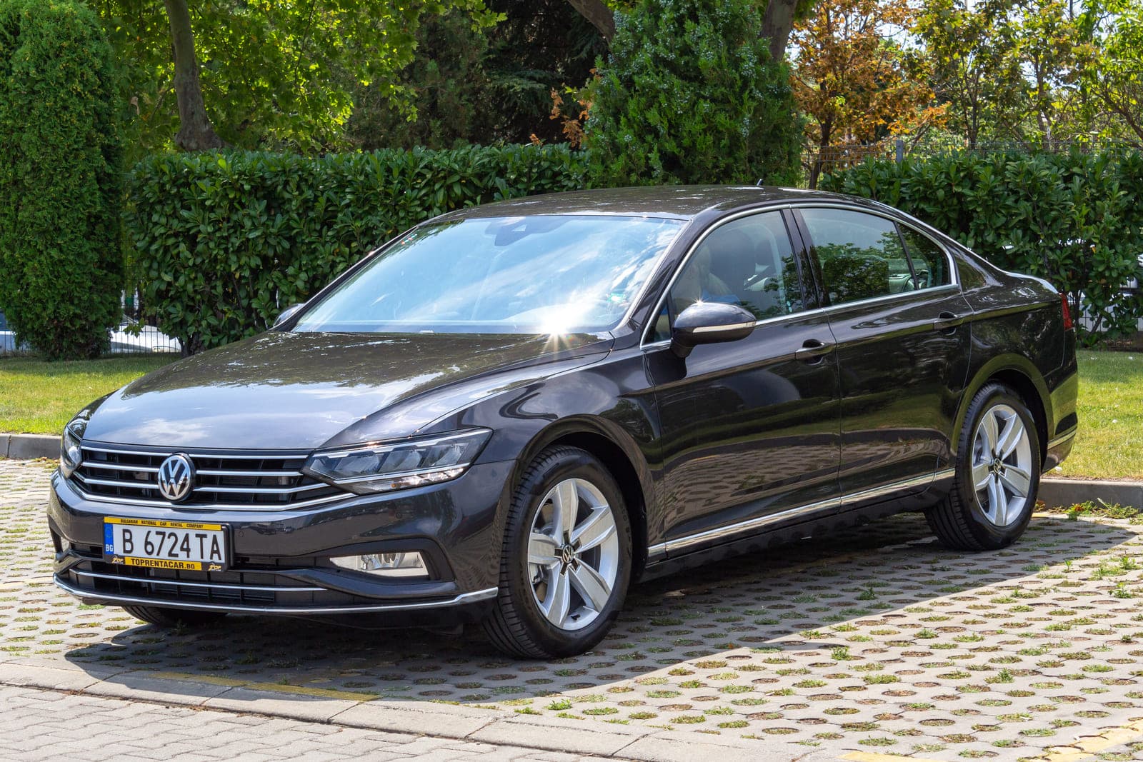 https://topmobility-stage-cms.s3.eu-central-1.amazonaws.com/passat_sedan_aut_for_rent_e6e6819cab.jpg