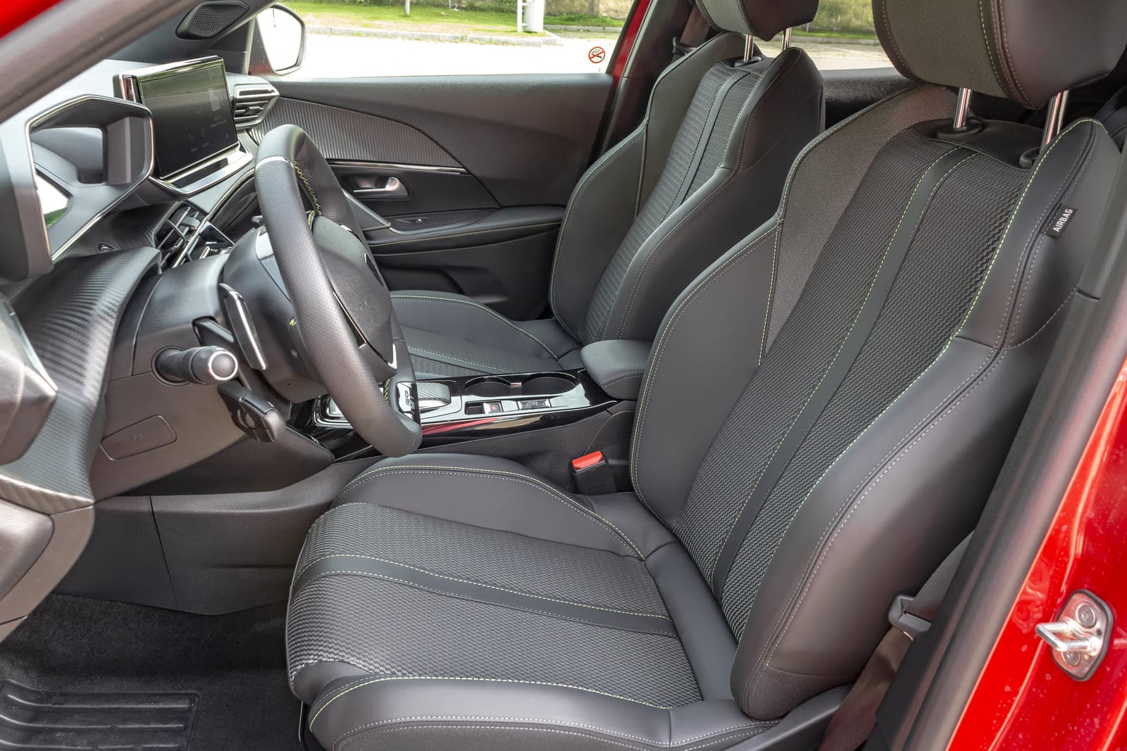 Peugeot 2008 — 8