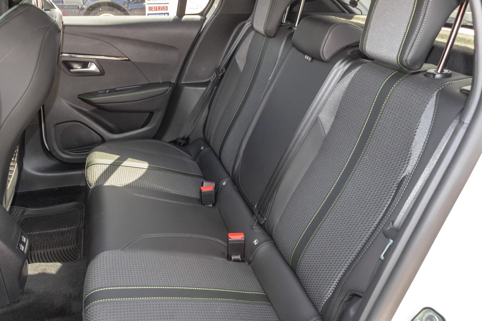 https://topmobility-stage-cms.s3.eu-central-1.amazonaws.com/peugeot_208_gt_aut_back_seats_c6907e594c.jpg