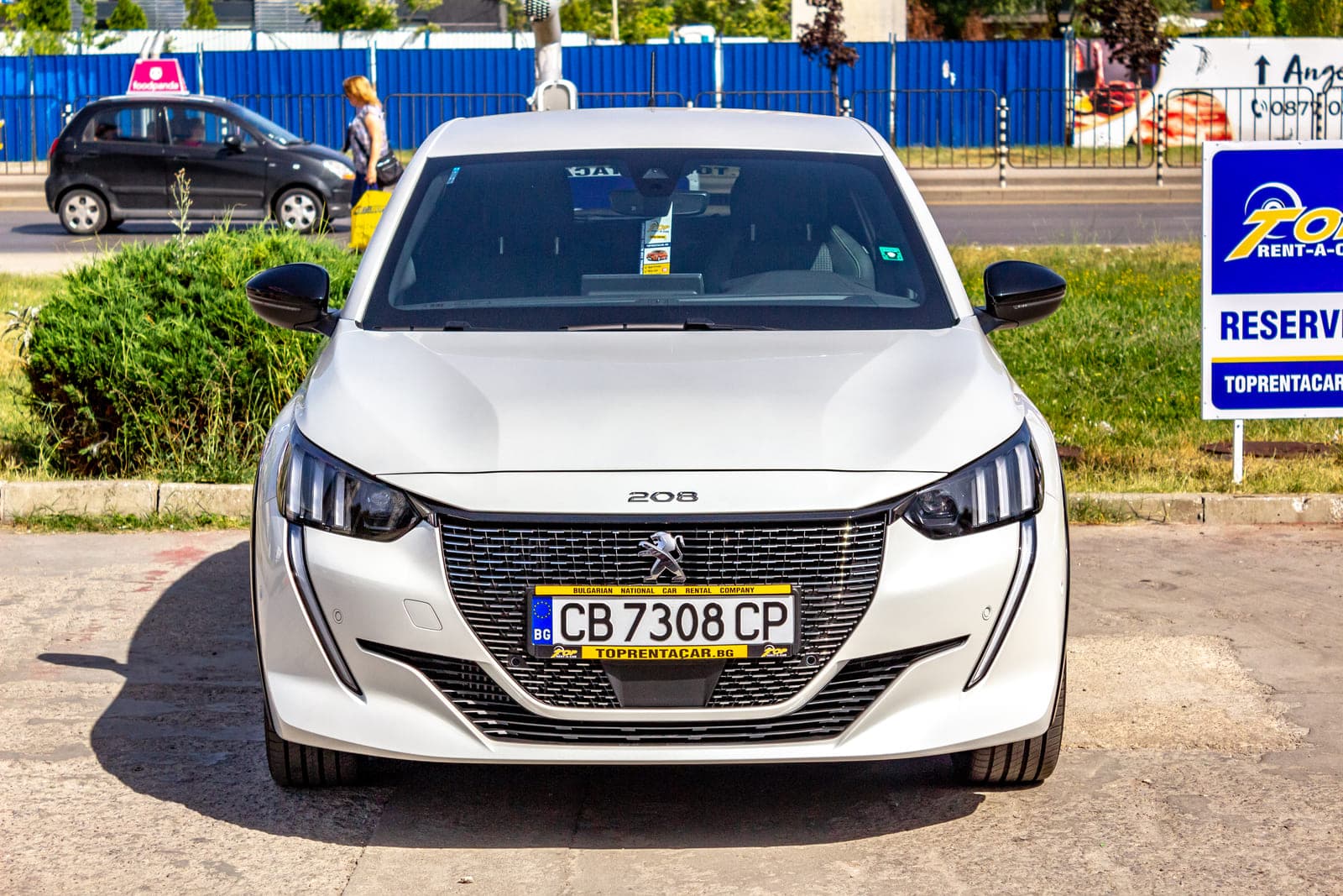 https://topmobility-stage-cms.s3.eu-central-1.amazonaws.com/peugeot_208_gt_aut_front_view_392762039e.jpg