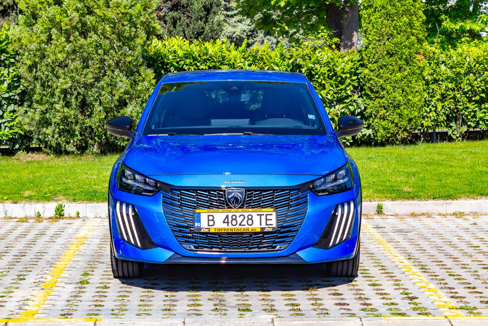 Peugeot 208 GT Hybrid — 5