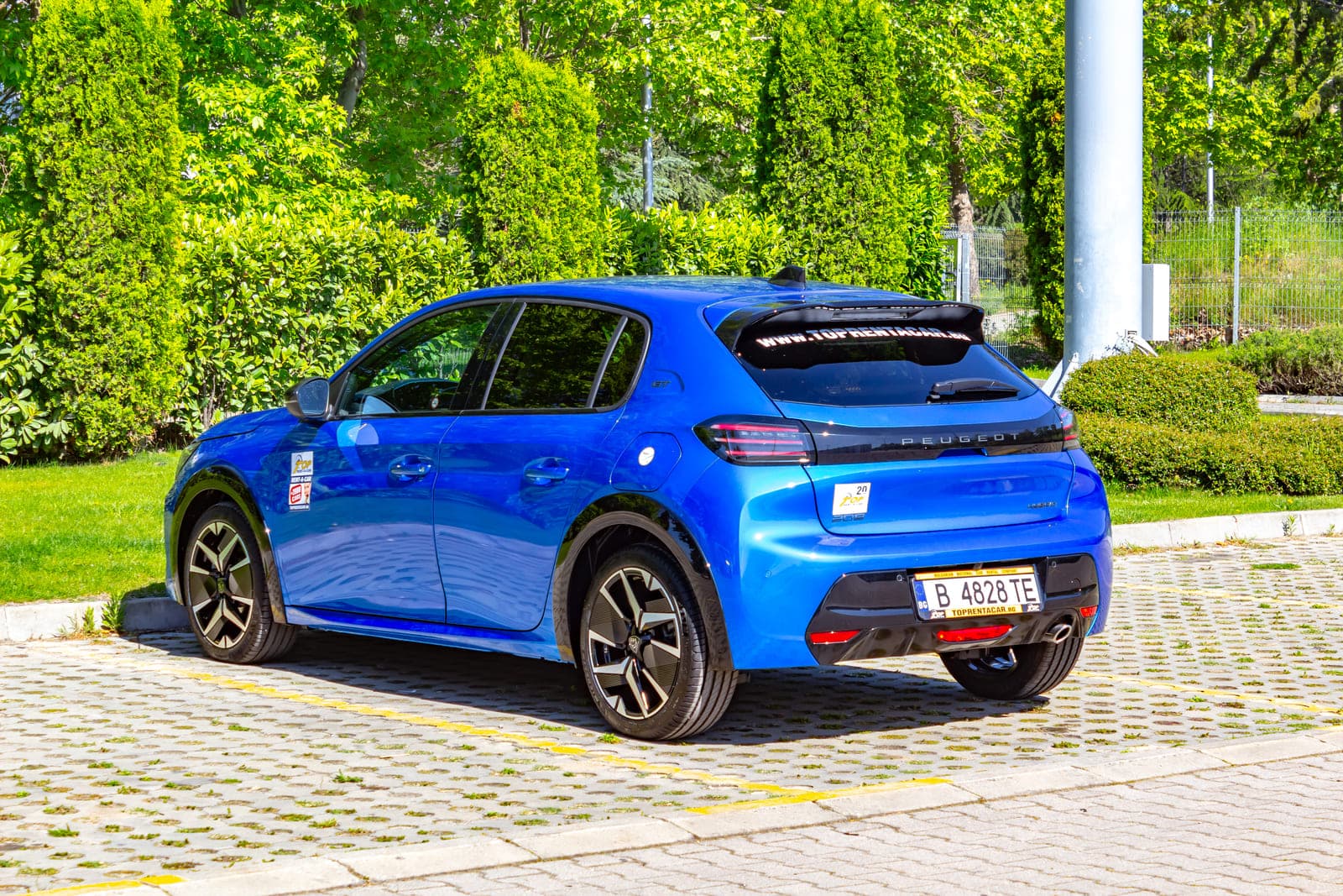 Peugeot 208 GT Hybrid — 4