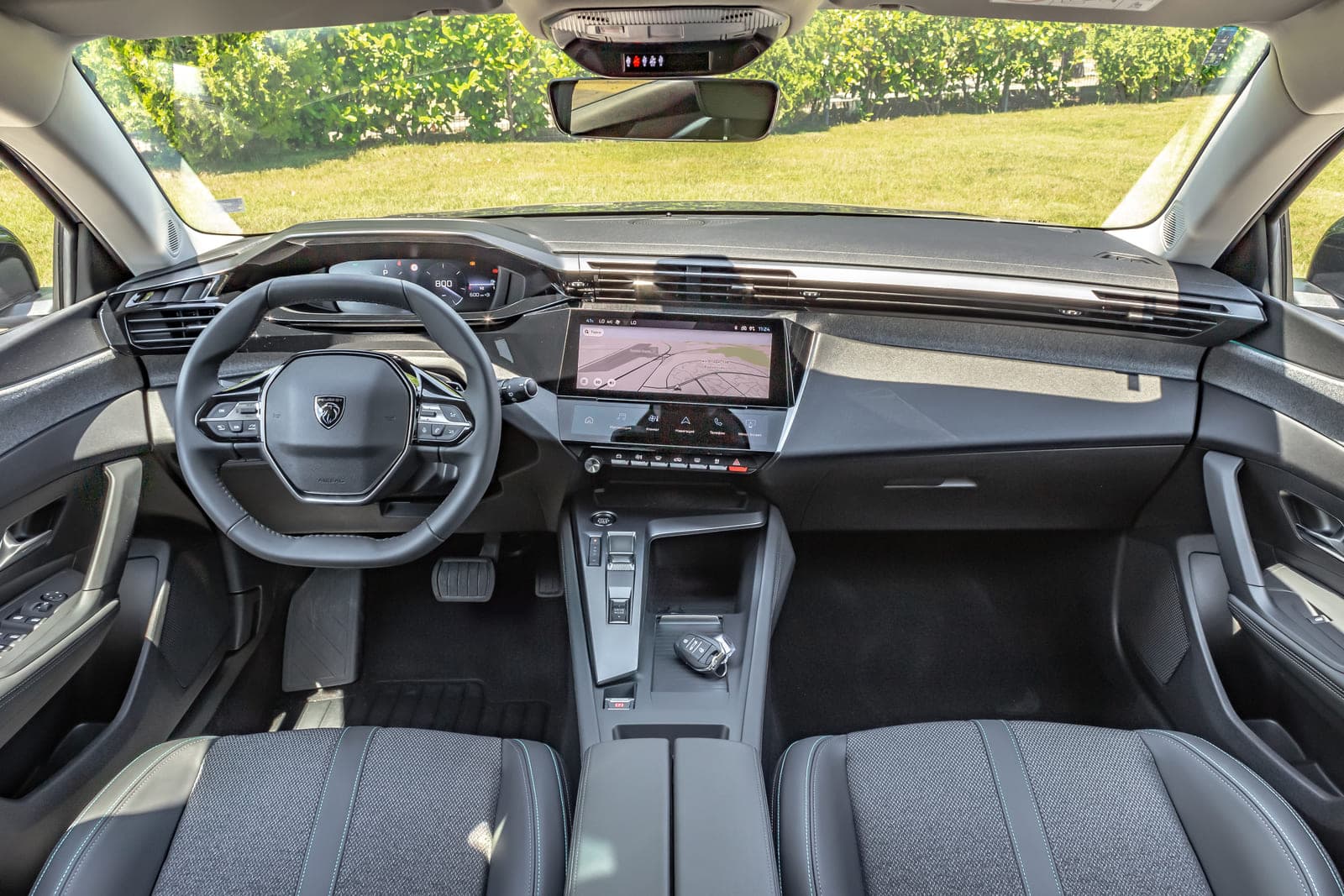 https://topmobility-stage-cms.s3.eu-central-1.amazonaws.com/peugeot_308_interior_f1fea105ec.jpg
