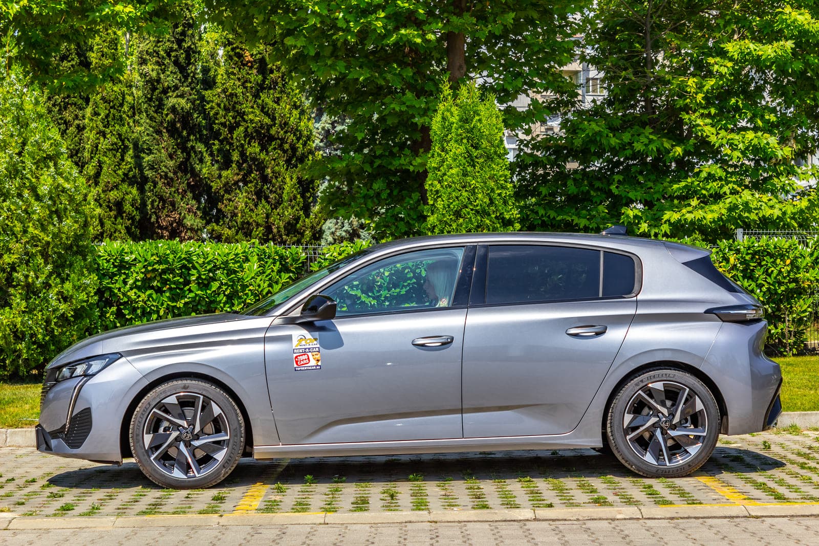 https://topmobility-stage-cms.s3.eu-central-1.amazonaws.com/peugeot_308_side_view_0e2c31b766.jpg