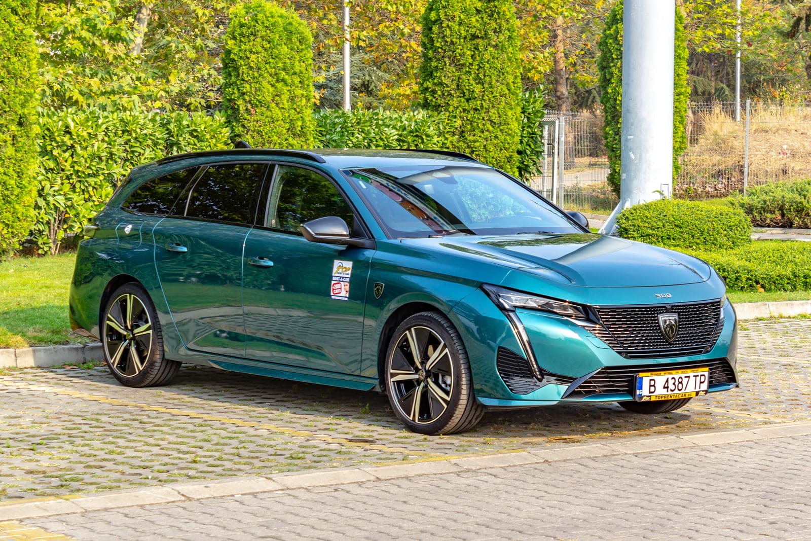https://topmobility-stage-cms.s3.eu-central-1.amazonaws.com/peugeot_308_sw_car_rental_f486acb524.jpg