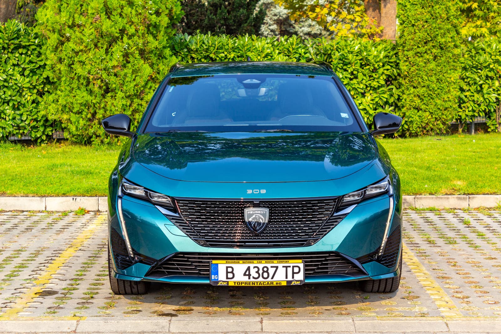 https://topmobility-stage-cms.s3.eu-central-1.amazonaws.com/peugeot_308_sw_front_view_aec53ef06e.jpg