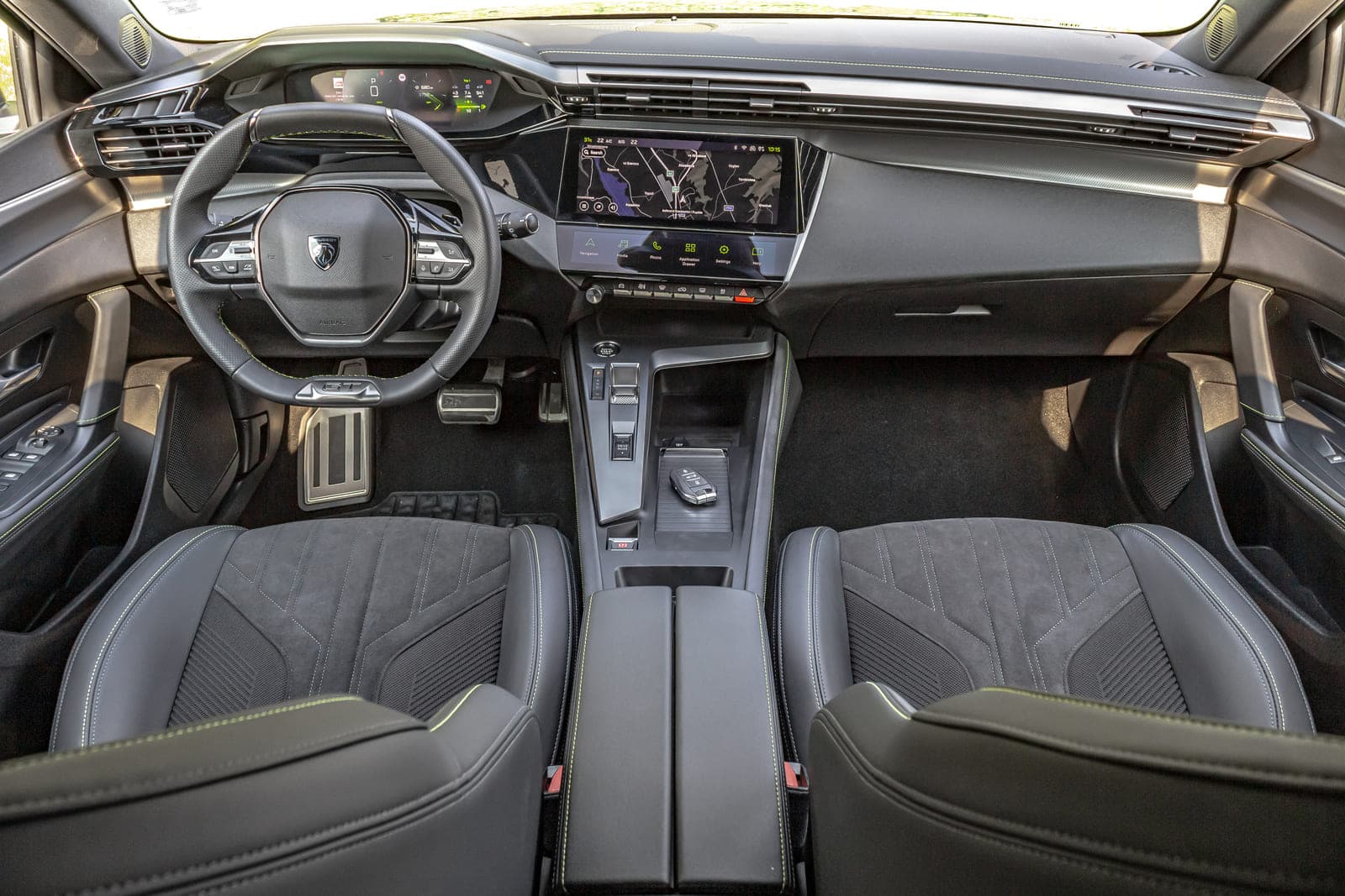 https://topmobility-stage-cms.s3.eu-central-1.amazonaws.com/peugeot_308_sw_interior_a4bbd35337.jpg