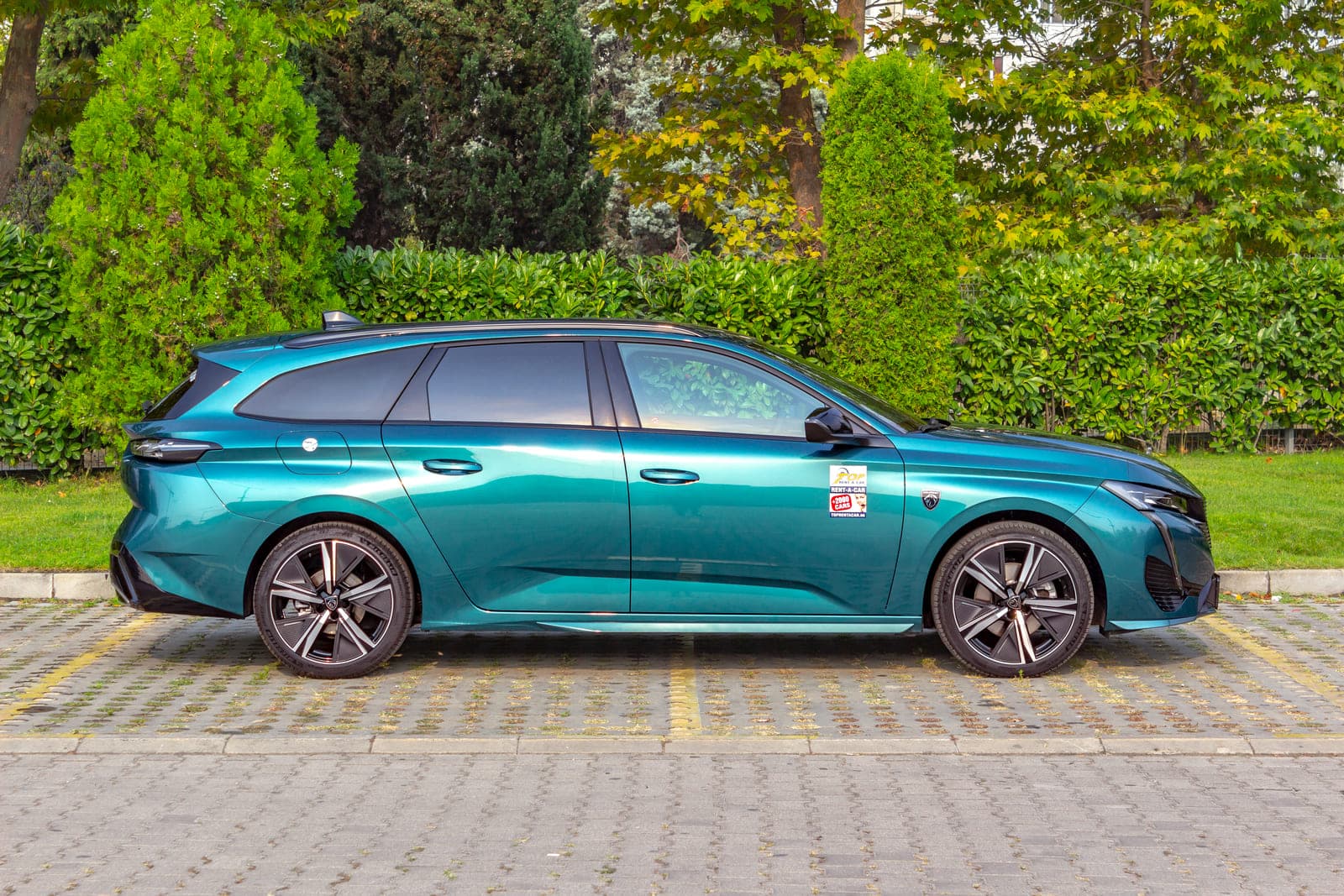 https://topmobility-stage-cms.s3.eu-central-1.amazonaws.com/peugeot_308_sw_side_view_7b650bd00e.jpg