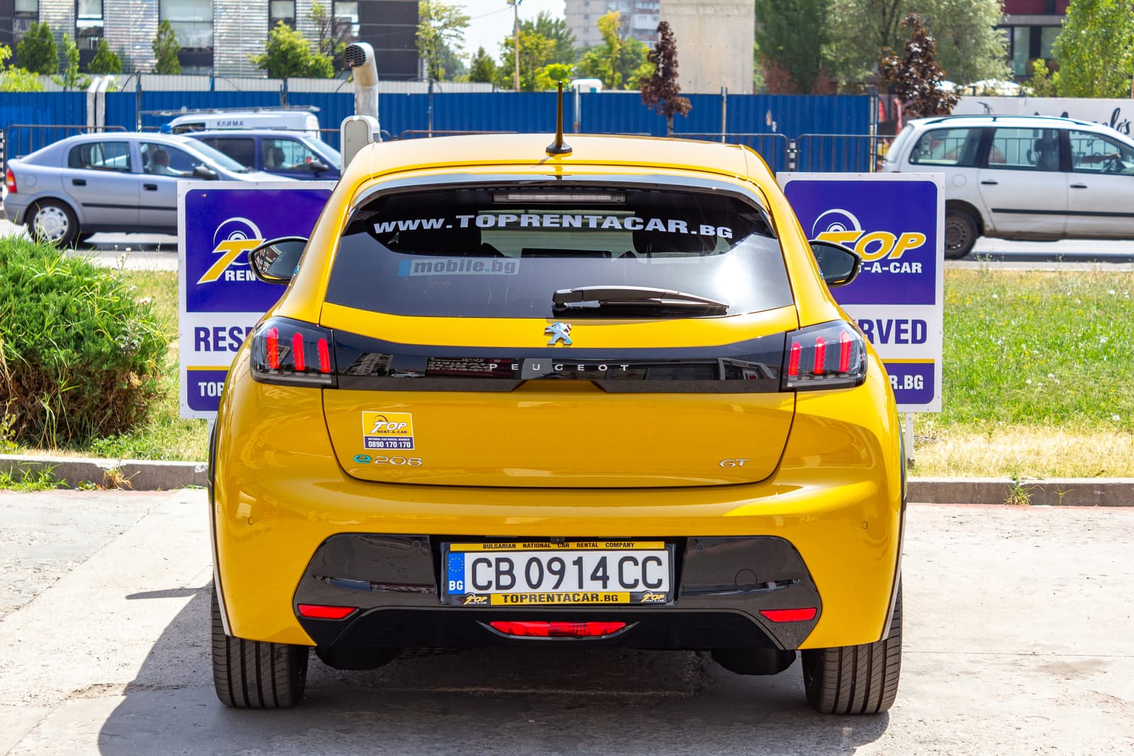 https://topmobility-stage-cms.s3.eu-central-1.amazonaws.com/peugeot_e_208_back_view_7000263fd5.jpg