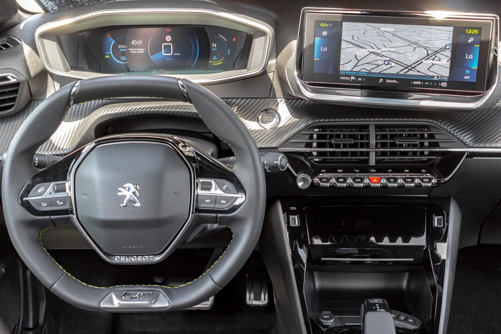 https://topmobility-stage-cms.s3.eu-central-1.amazonaws.com/peugeot_e_208_dashboard_b69cebc388.jpg
