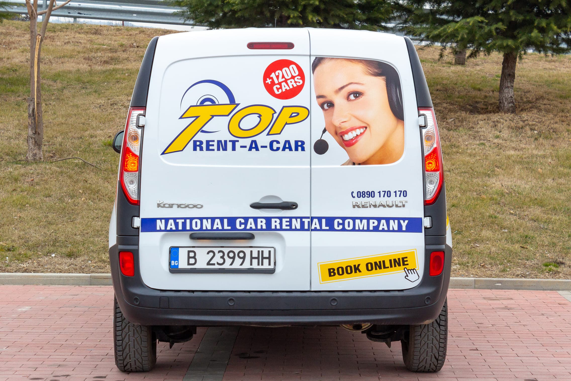 https://topmobility-stage-cms.s3.eu-central-1.amazonaws.com/renault_kangoo_back_view_9c489094f3.jpg