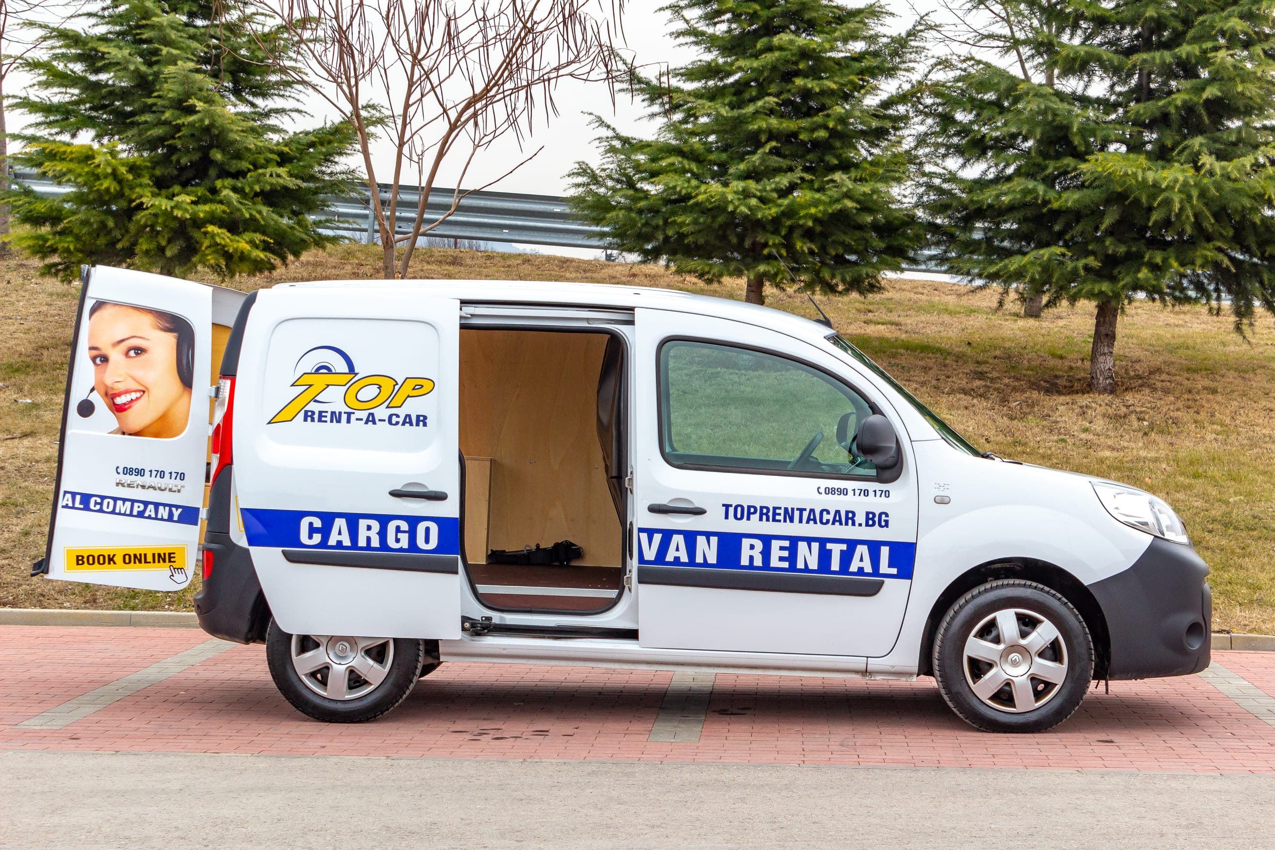 https://topmobility-stage-cms.s3.eu-central-1.amazonaws.com/renault_kangoo_cargo_van_for_rent_2fc19079ba.jpg