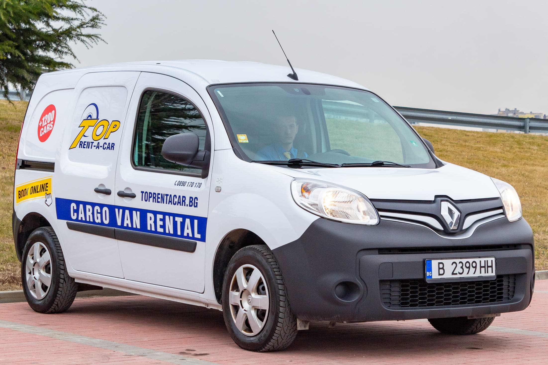 https://topmobility-stage-cms.s3.eu-central-1.amazonaws.com/renault_kangoo_for_rent_13e8dcfb2a.jpg
