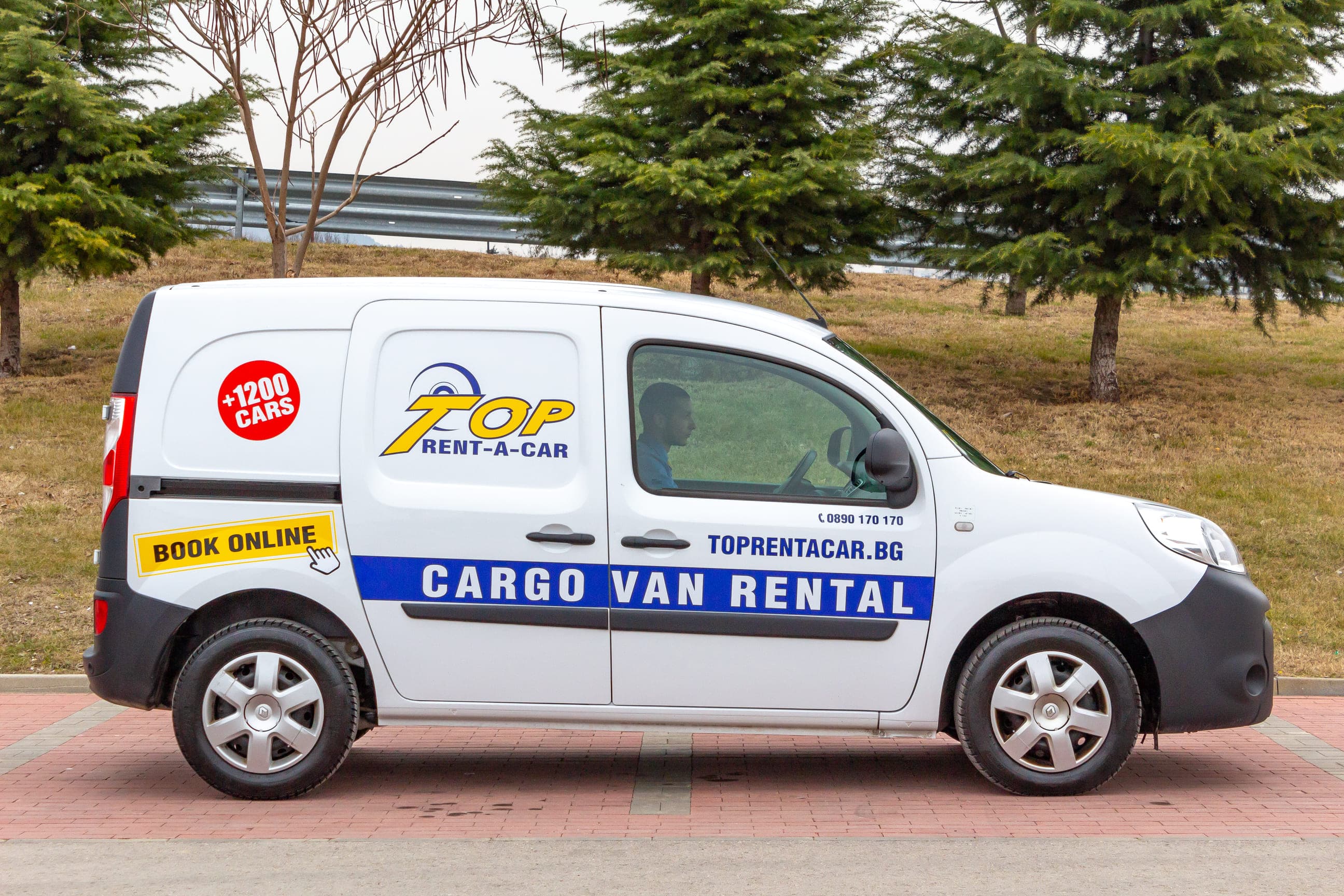 https://topmobility-stage-cms.s3.eu-central-1.amazonaws.com/renault_kangoo_side_view_dd7c9065bf.jpg