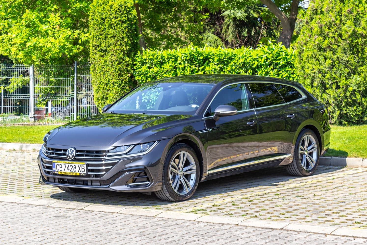 https://topmobility-stage-cms.s3.eu-central-1.amazonaws.com/vw_arteon_for_rent_8ba3a91da2.jpg