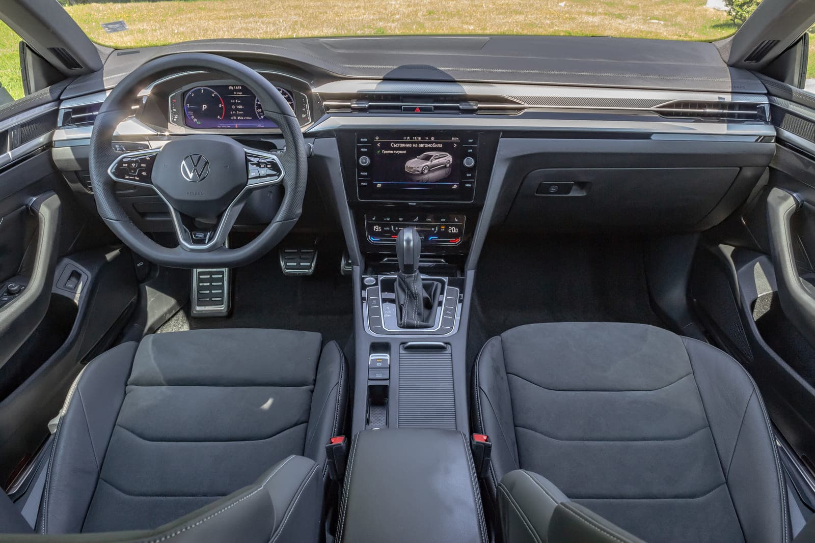 https://topmobility-stage-cms.s3.eu-central-1.amazonaws.com/vw_arteon_front_seats_interior_f524a5ac5f.jpg