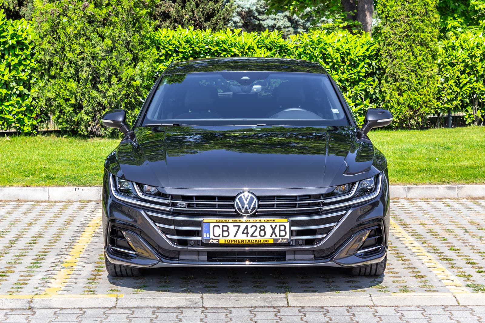 https://topmobility-stage-cms.s3.eu-central-1.amazonaws.com/vw_arteon_front_view_a3e3c154a7.jpg