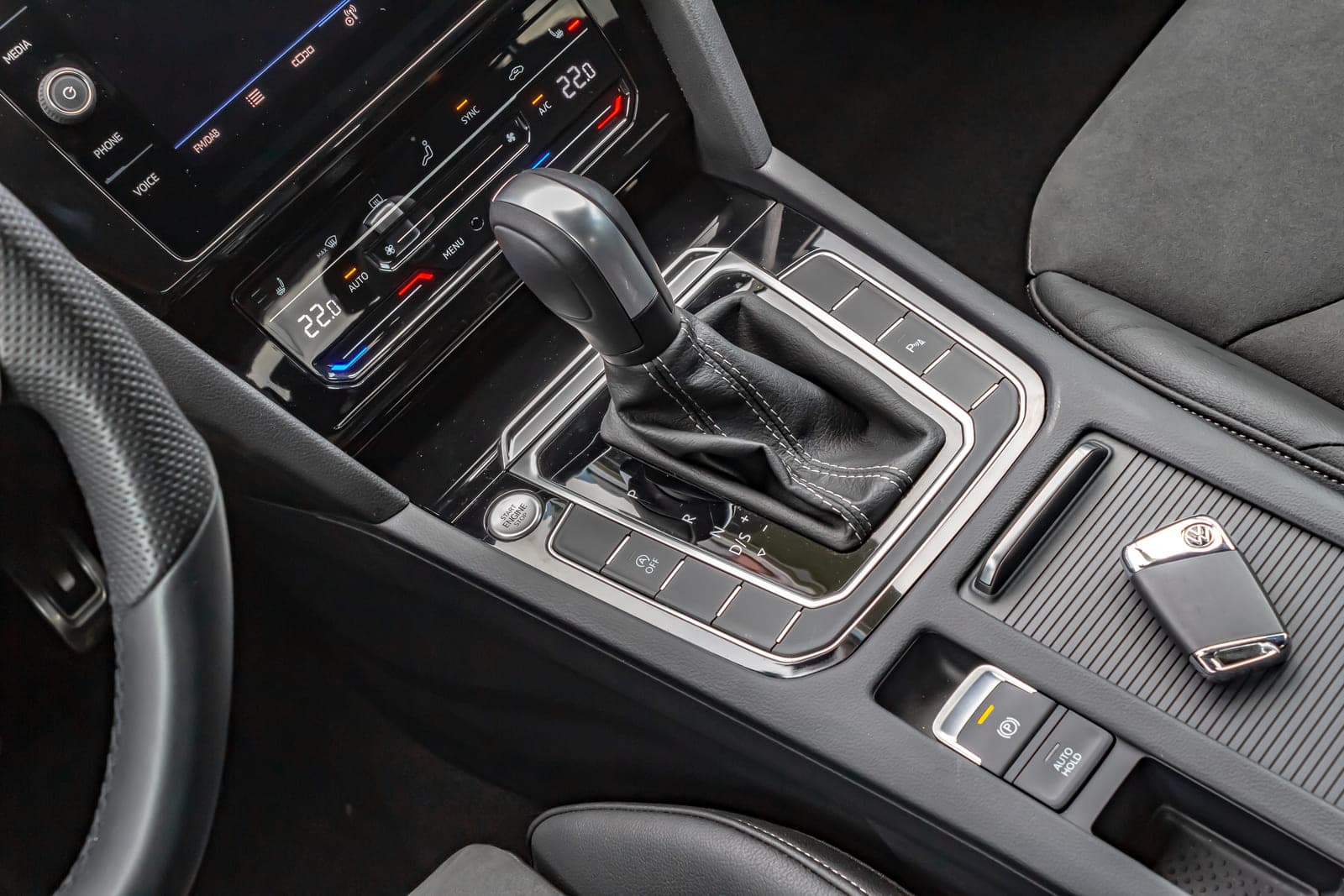 https://topmobility-stage-cms.s3.eu-central-1.amazonaws.com/vw_arteon_sedan_automatic_gearbox_35ff8e9ac3.jpg