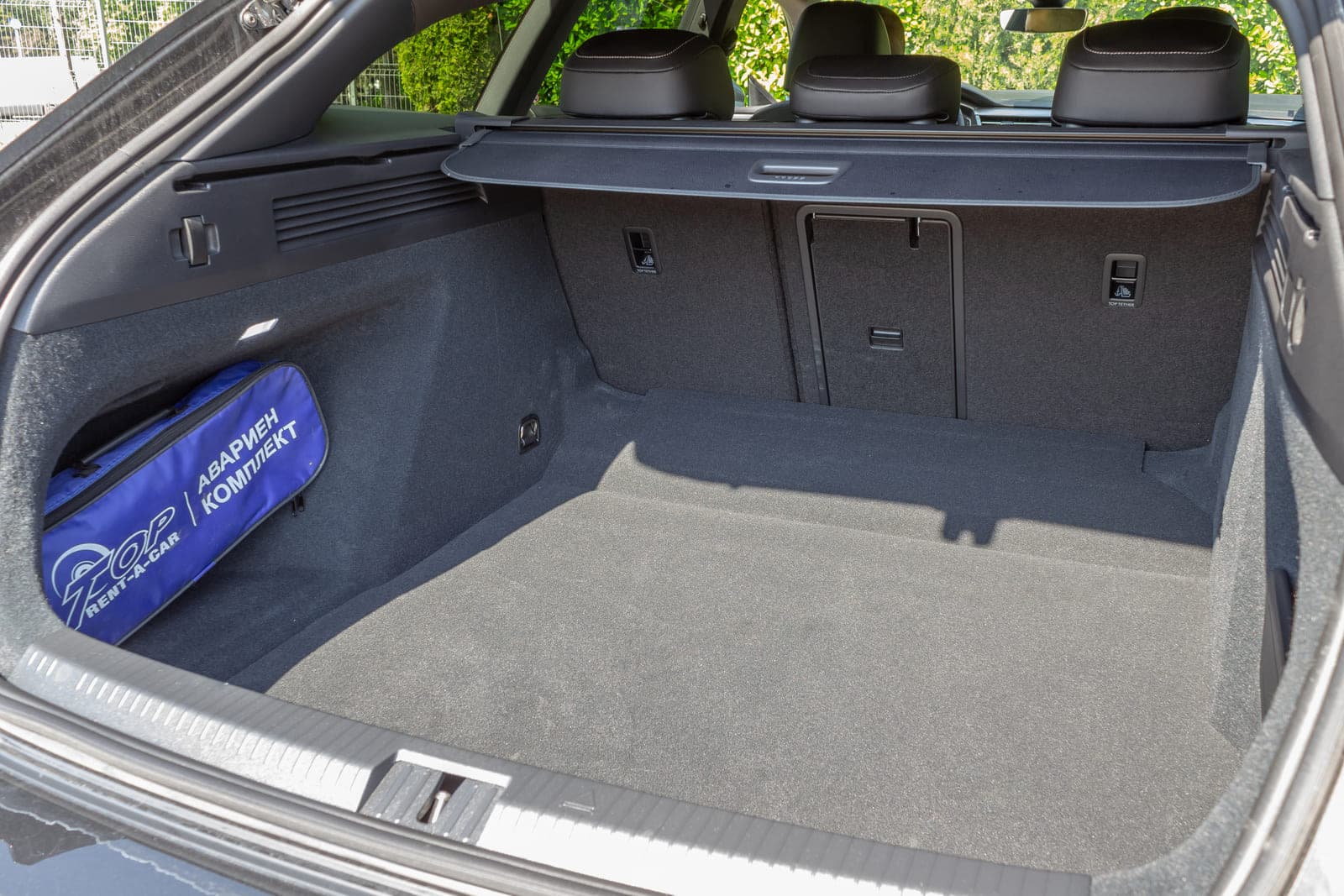 https://topmobility-stage-cms.s3.eu-central-1.amazonaws.com/vw_arteon_trunk_1a0797d5de.jpg