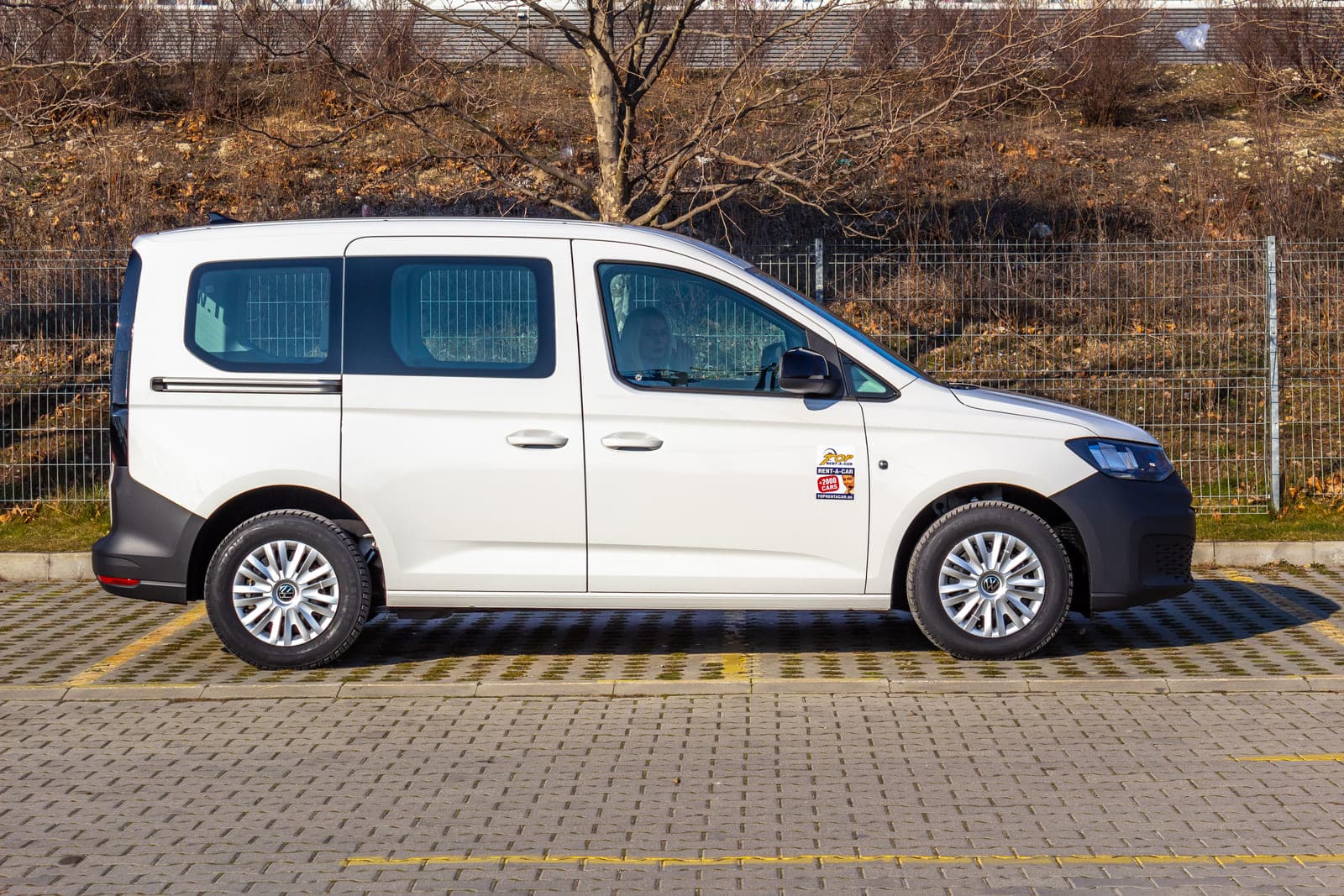 https://topmobility-stage-cms.s3.eu-central-1.amazonaws.com/vw_caddy_minivan_side_view_073f8818e0.jpg