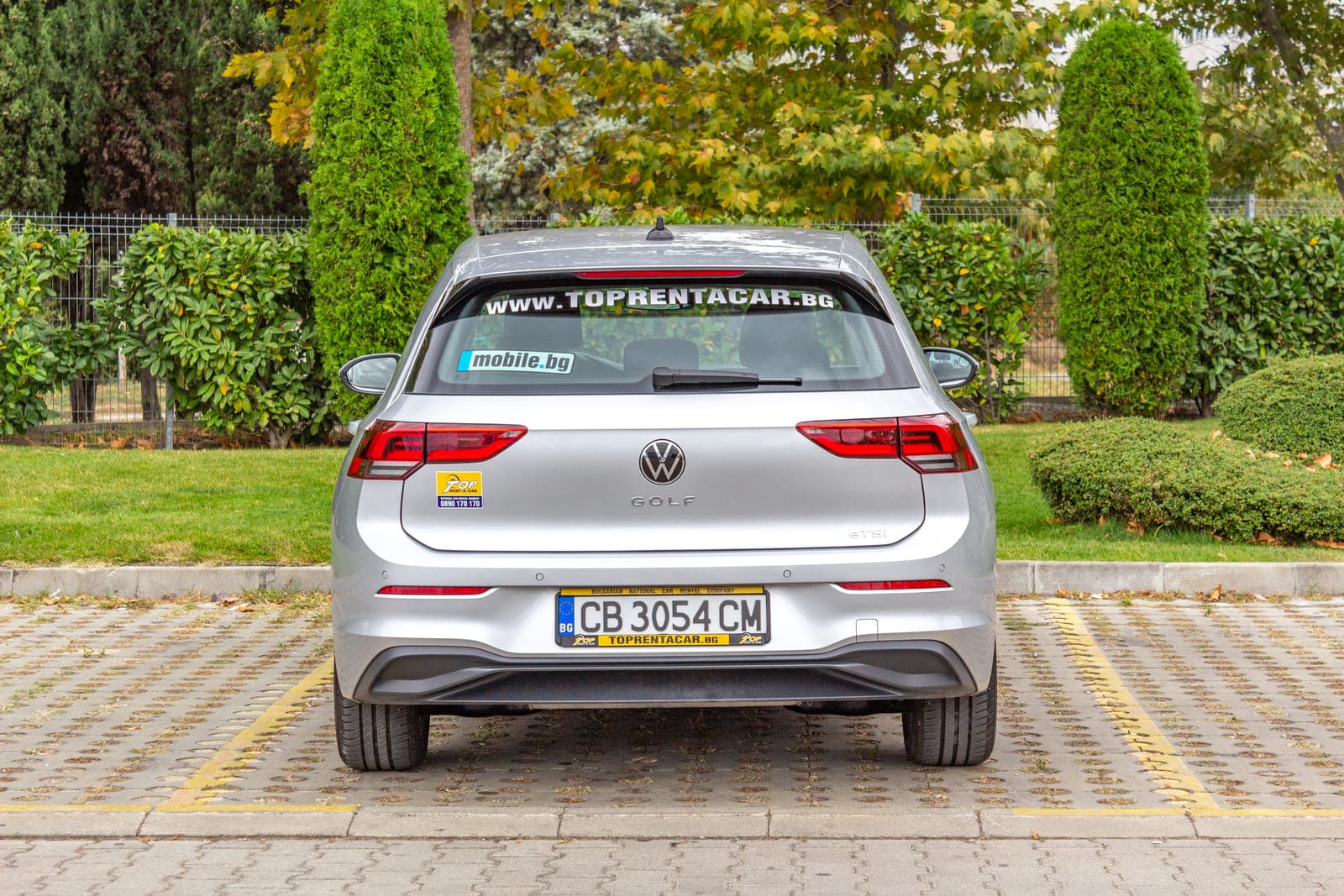 https://topmobility-stage-cms.s3.eu-central-1.amazonaws.com/vw_golf_aut_back_view_418fed01b5.jpg