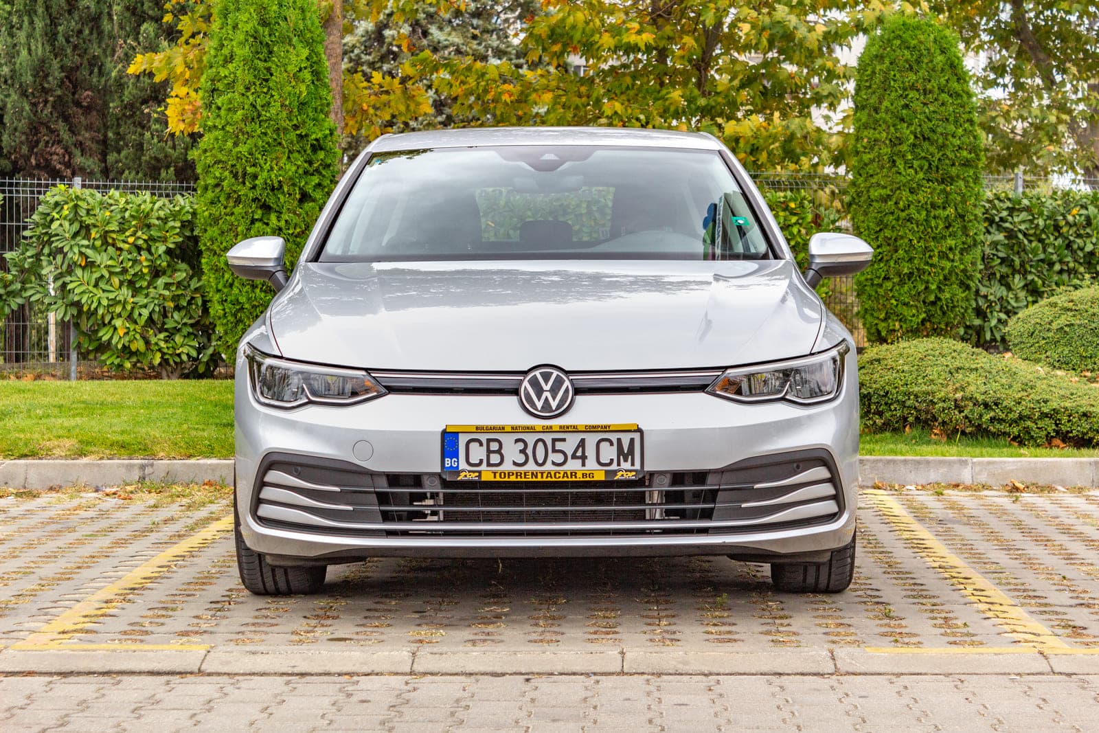 https://topmobility-stage-cms.s3.eu-central-1.amazonaws.com/vw_golf_aut_front_view_07437cfc43.jpg