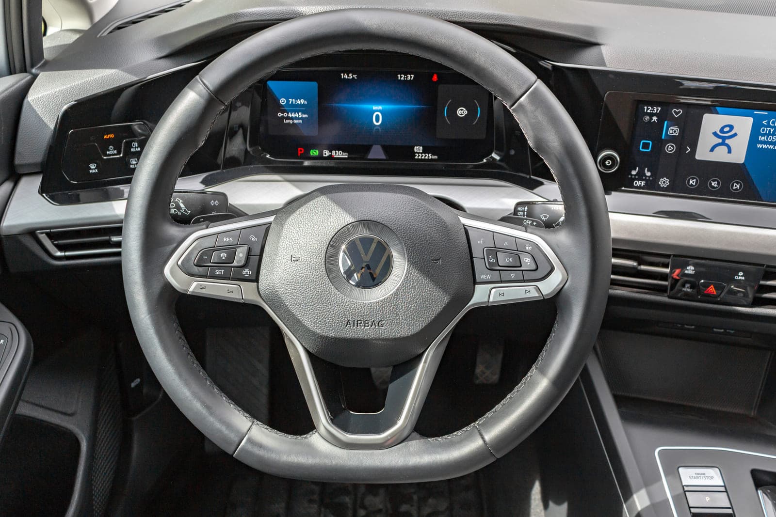 https://topmobility-stage-cms.s3.eu-central-1.amazonaws.com/vw_golf_aut_steering_wheel_abf91e3447.jpg