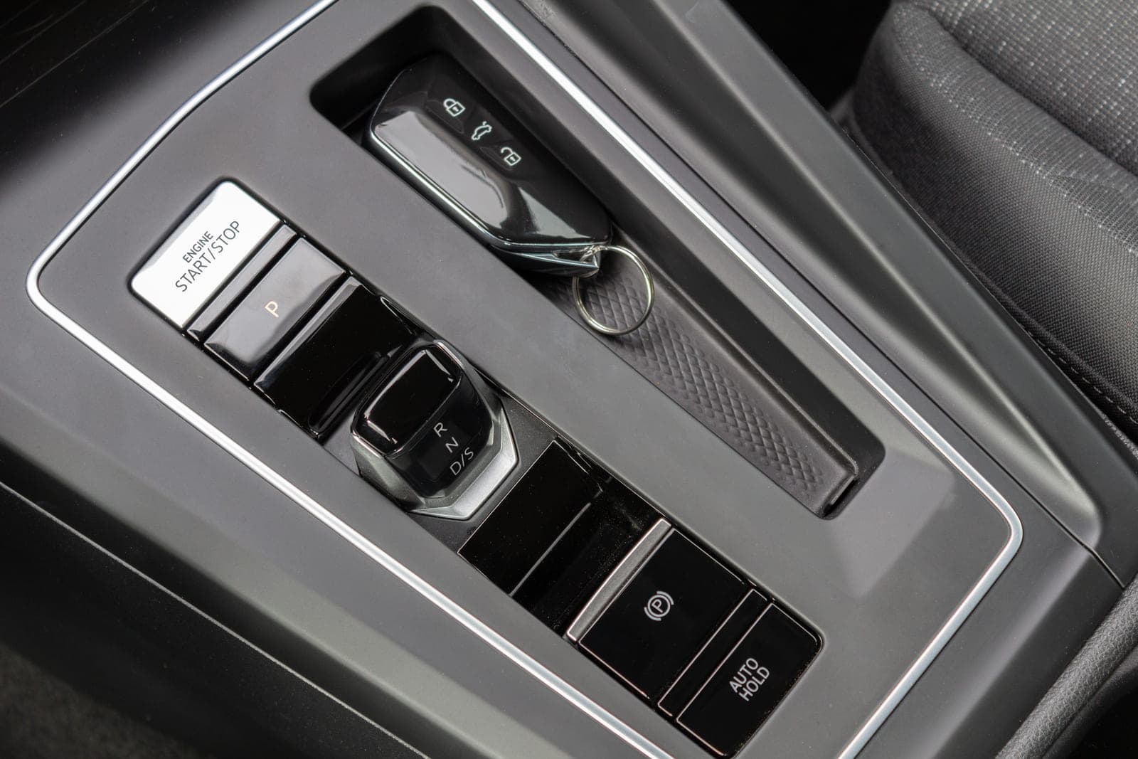 https://topmobility-stage-cms.s3.eu-central-1.amazonaws.com/vw_golf_automatic_gearbox_d81748c075.jpg
