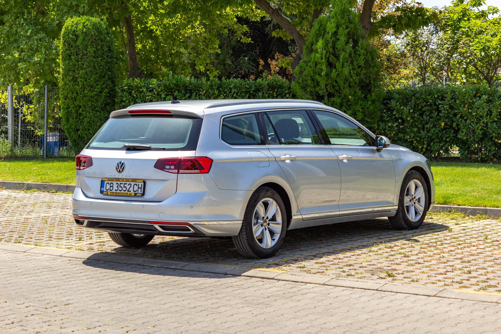 https://topmobility-stage-cms.s3.eu-central-1.amazonaws.com/vw_passat_estate_aut_car_rental_2e9888f0cc.jpg