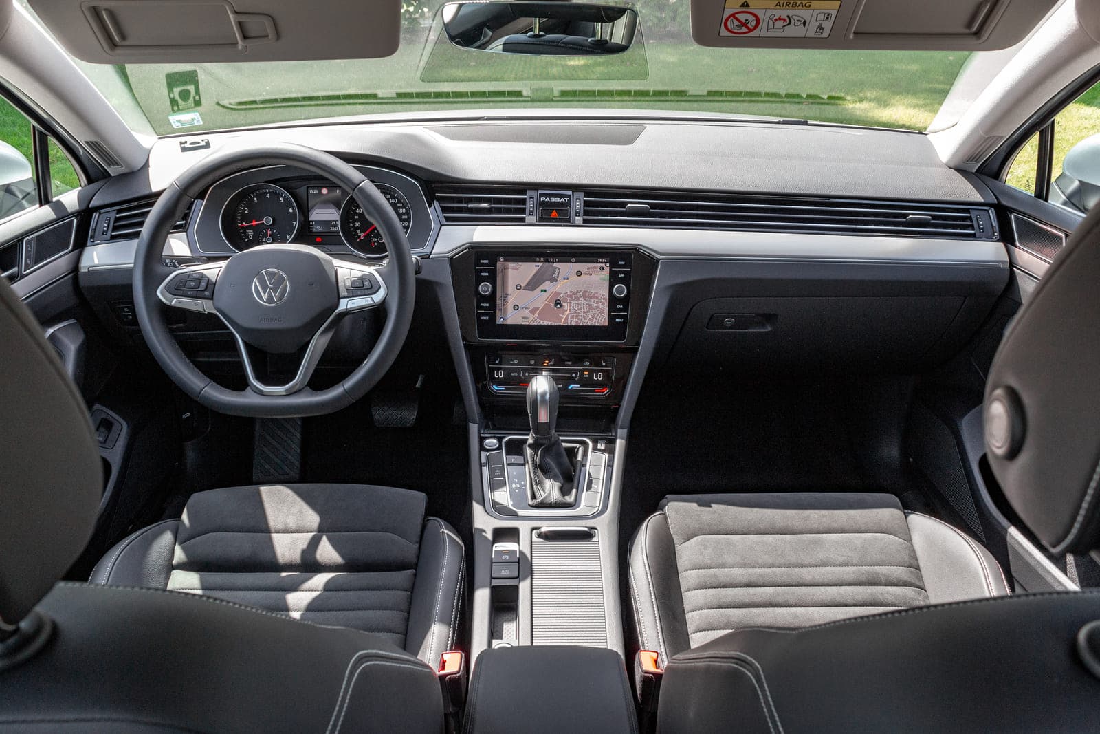 https://topmobility-stage-cms.s3.eu-central-1.amazonaws.com/vw_passat_estate_aut_front_seats_0ea7c43296.jpg