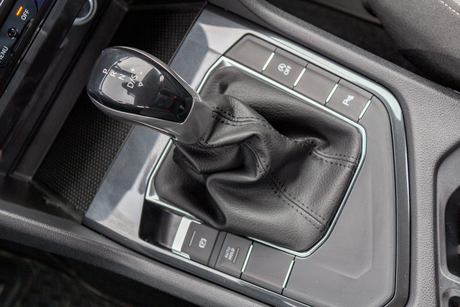 https://topmobility-stage-cms.s3.eu-central-1.amazonaws.com/vw_tiguan_automatic_gearbox_8a82ec9ca6.jpg