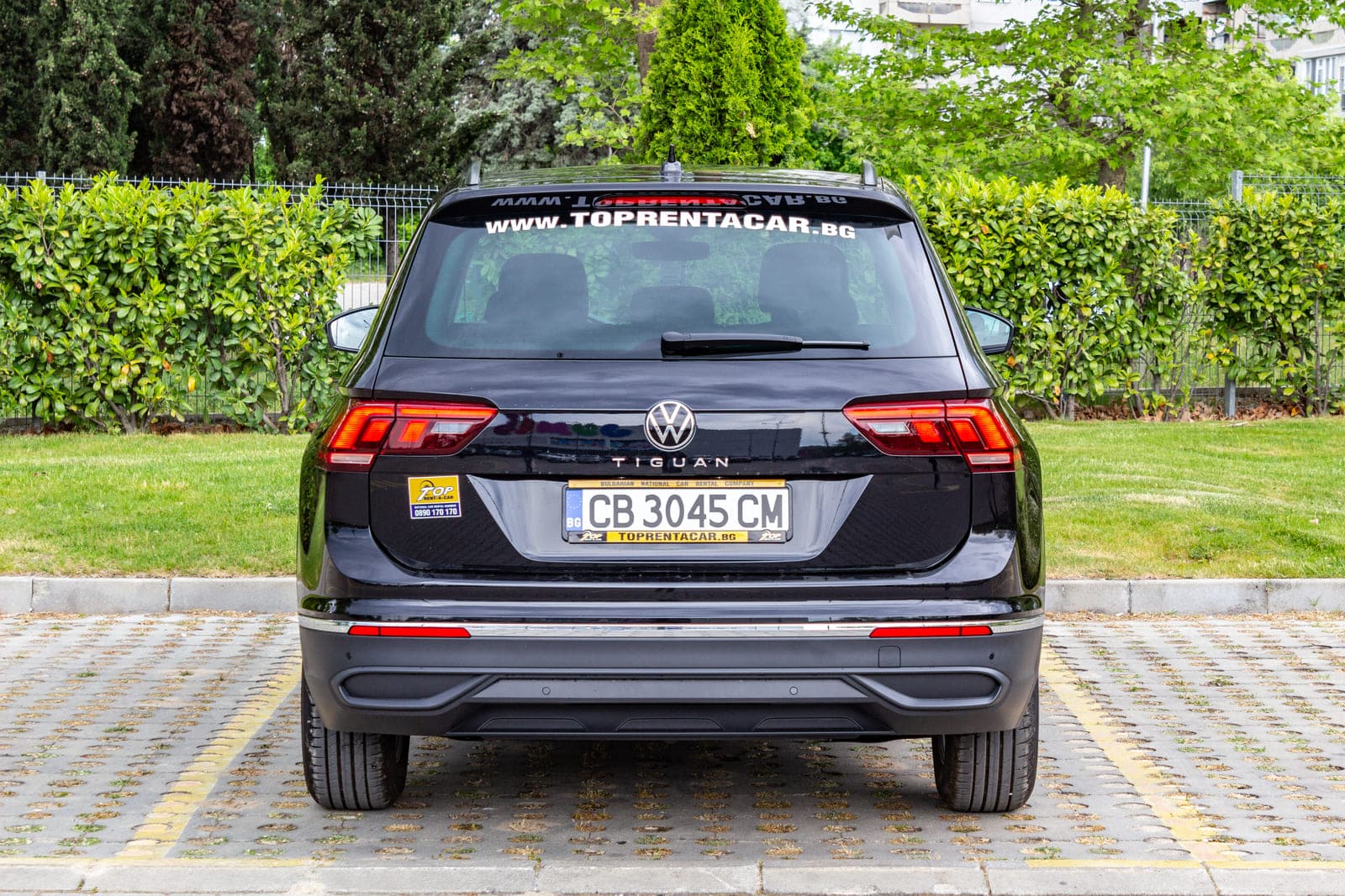 https://topmobility-stage-cms.s3.eu-central-1.amazonaws.com/vw_tiguan_back_view_6d2b5c65b0.jpg