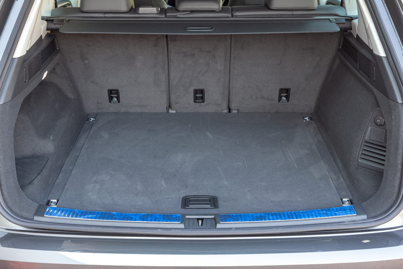https://topmobility-stage-cms.s3.eu-central-1.amazonaws.com/vw_touareg_trunk_b648ef2464.jpg