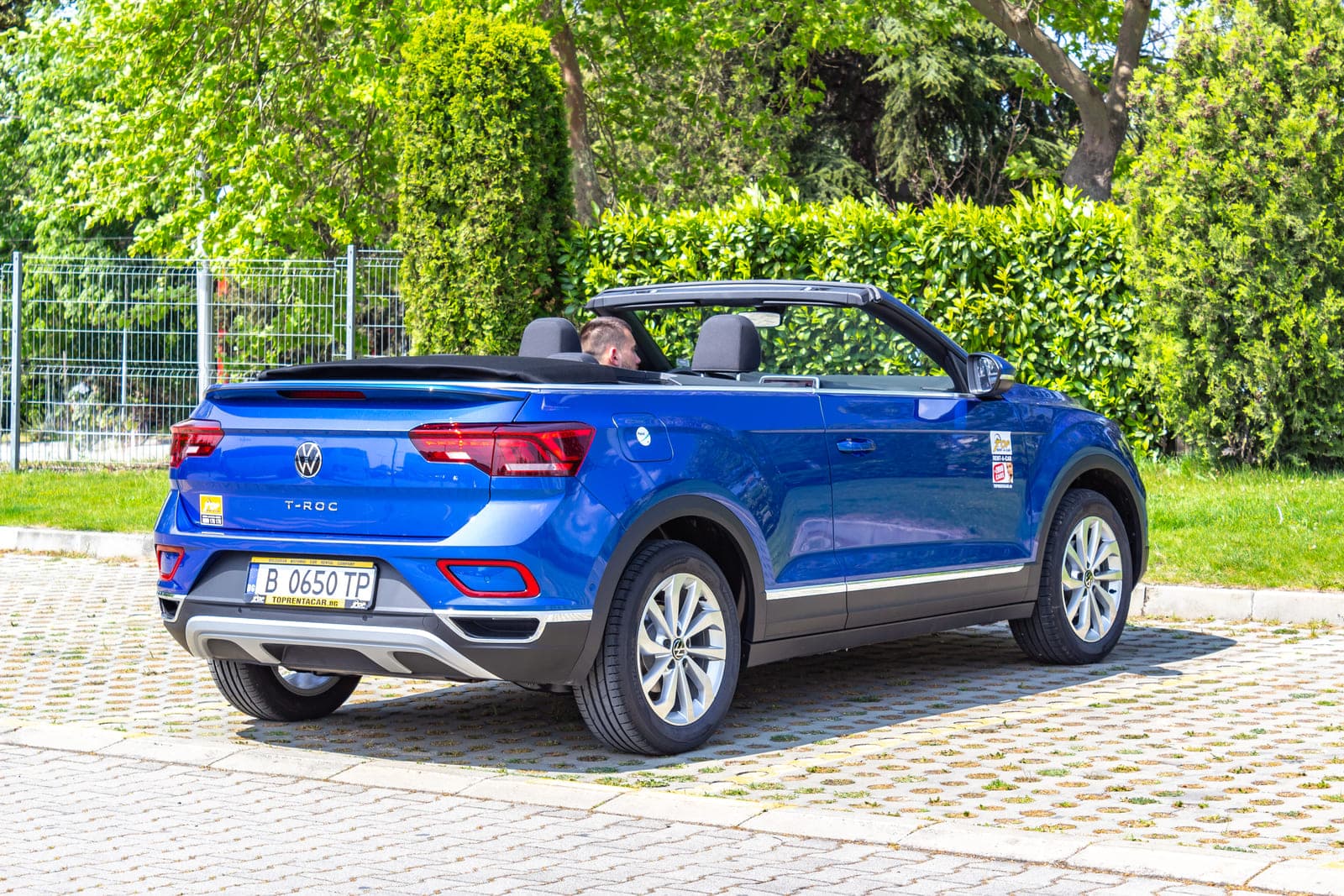 https://topmobility-stage-cms.s3.eu-central-1.amazonaws.com/vw_troc_cabrio_car_rental_5c2bef9e83.jpg