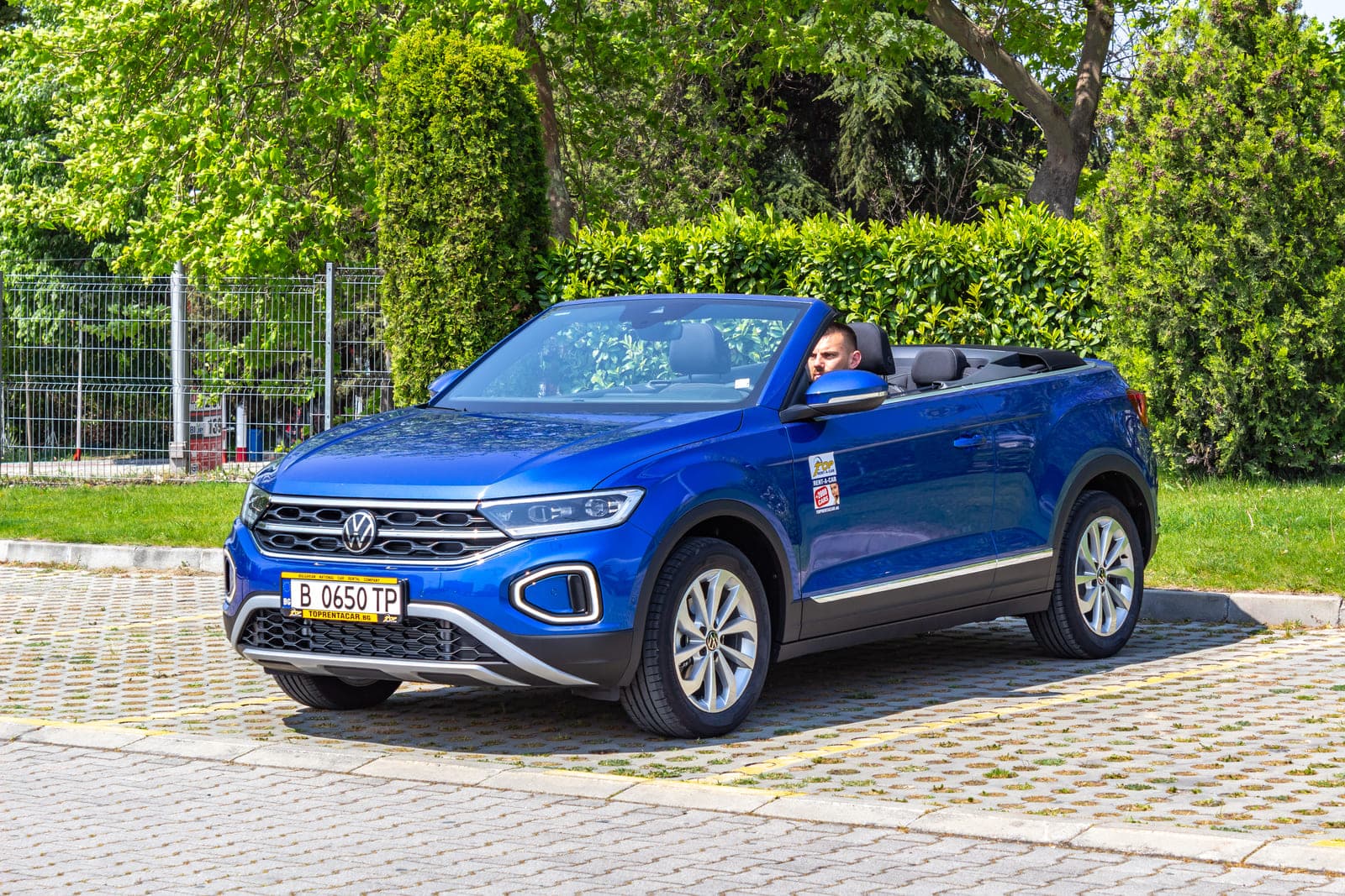 https://topmobility-stage-cms.s3.eu-central-1.amazonaws.com/vw_troc_cabrio_for_rent_9435a4c789.jpg
