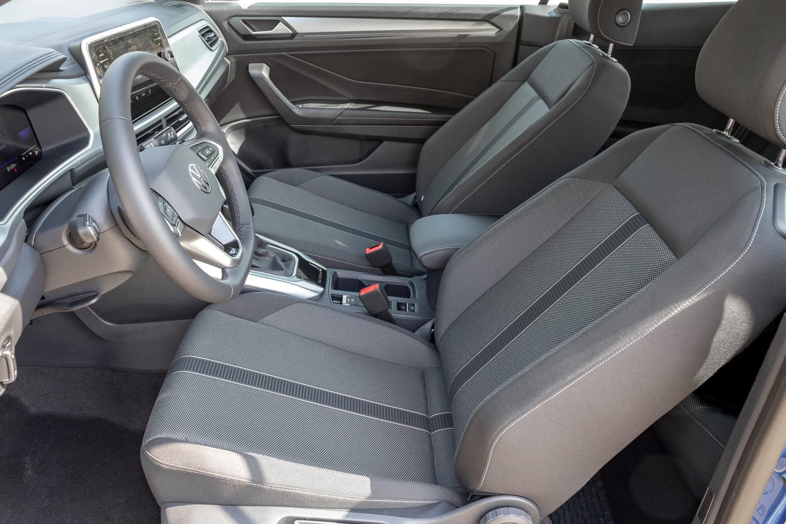 https://topmobility-stage-cms.s3.eu-central-1.amazonaws.com/vw_troc_cabrio_front_seats_5fe1a11d17.jpg