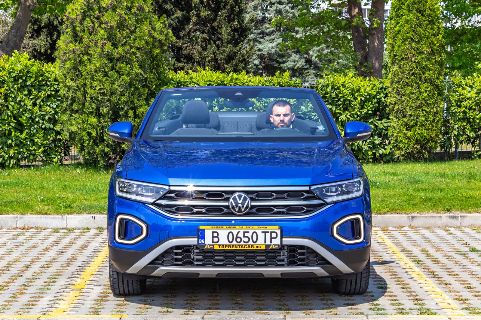 https://topmobility-stage-cms.s3.eu-central-1.amazonaws.com/vw_troc_cabrio_front_view_807008af87.jpg