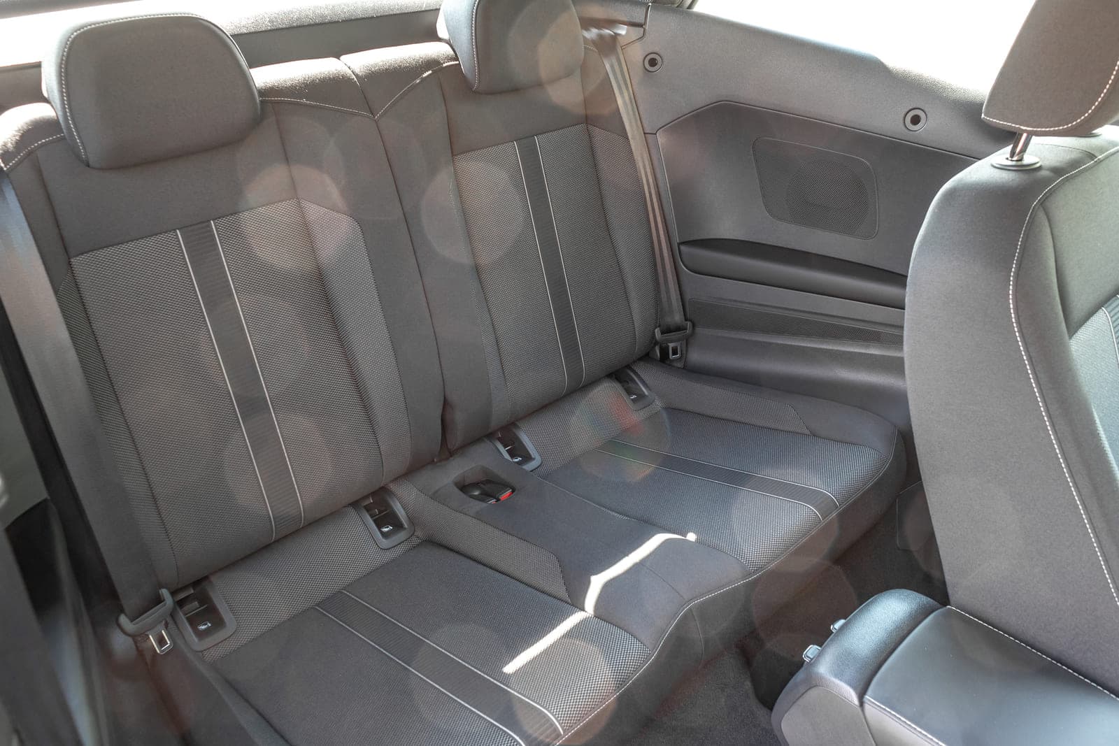 https://topmobility-stage-cms.s3.eu-central-1.amazonaws.com/vw_troc_cabrio_seats_folding_36551d5cb5.jpg