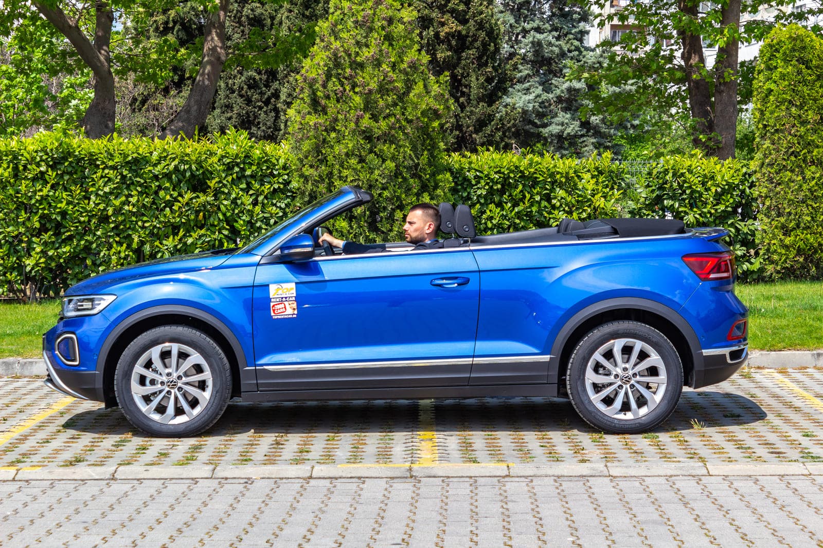 https://topmobility-stage-cms.s3.eu-central-1.amazonaws.com/vw_troc_cabrio_side_view_0eae1b22a8.jpg